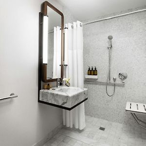 Chambre Lit Queen-Size avec Accès aux Personnes Handicapées